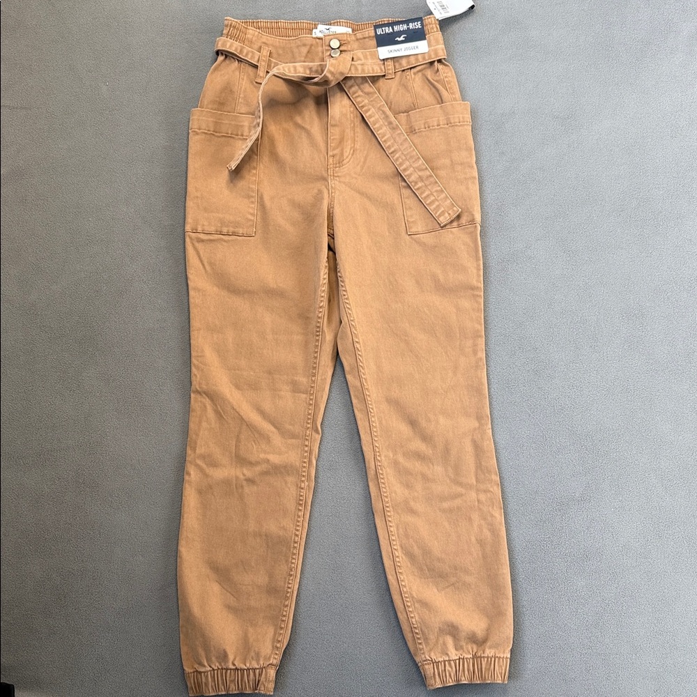 NWT Hollister Ultra High Rise Skinny Jogger Classic Stretch Tan Sz Small